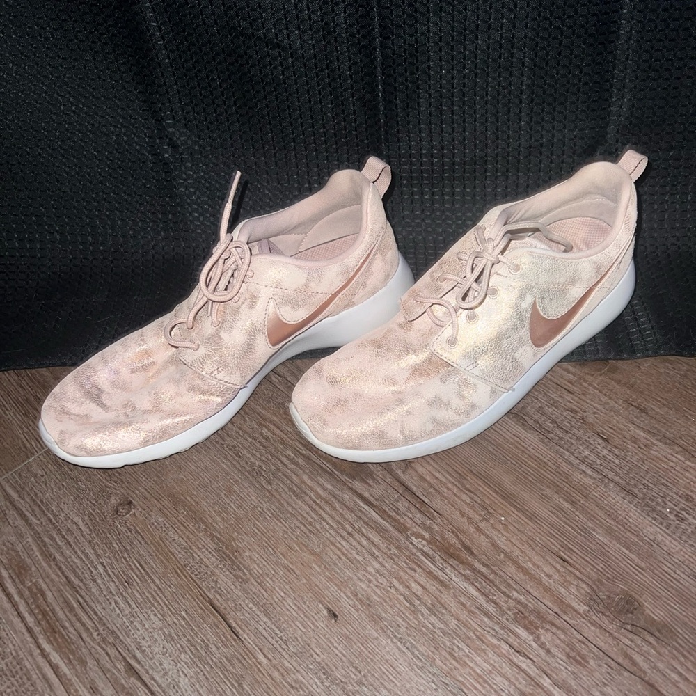 Nike Tennis Shoes